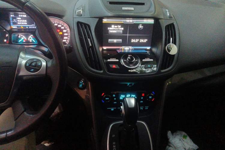 Used Ford Kuga 2015 2.0L GTDi Four-Wheel-Drive Sport Model Audio And AC Panel