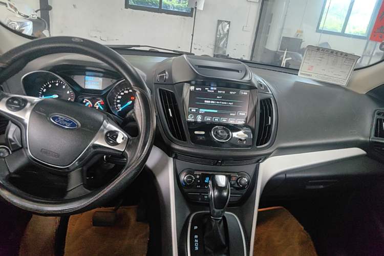 Used Ford Kuga 2015 1.5L GTDi Two-Wheel Drive Fashion Edition Audio And AC Panel
