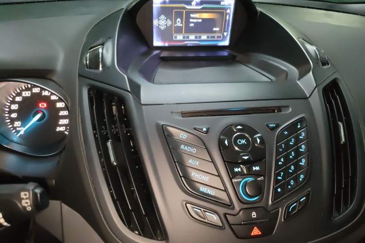 Used Ford Kuga 2015 1.5L GTDi Two-Wheel Drive Fashion Edition Audio And AC Panel