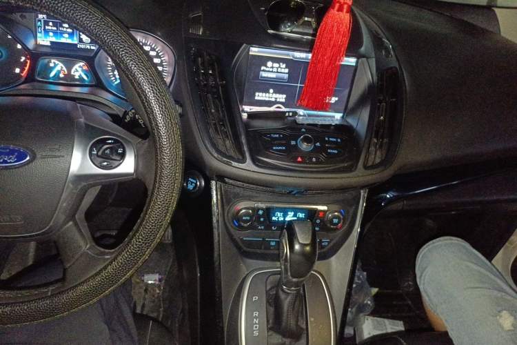 Used Ford Kuga 2015 2.0L GTDi Four-Wheel-Drive Sport Model Audio And AC Panel