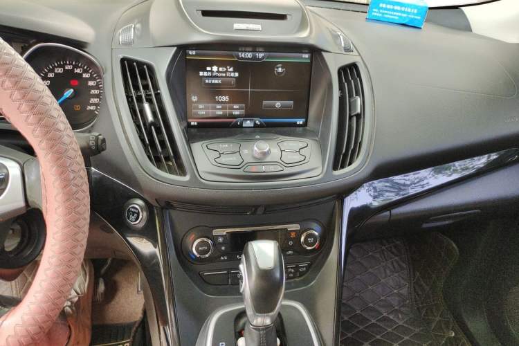 Used Ford Kuga 2015 2.0L GTDi Four-Wheel-Drive Sport Model Audio And AC Panel