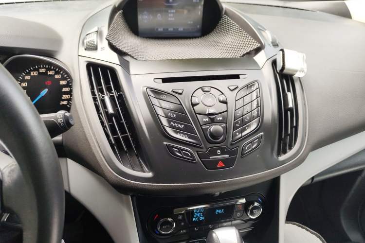 Used Ford Kuga 2015 1.5L GTDi Two-Wheel Drive Fashion Edition Audio And AC Panel