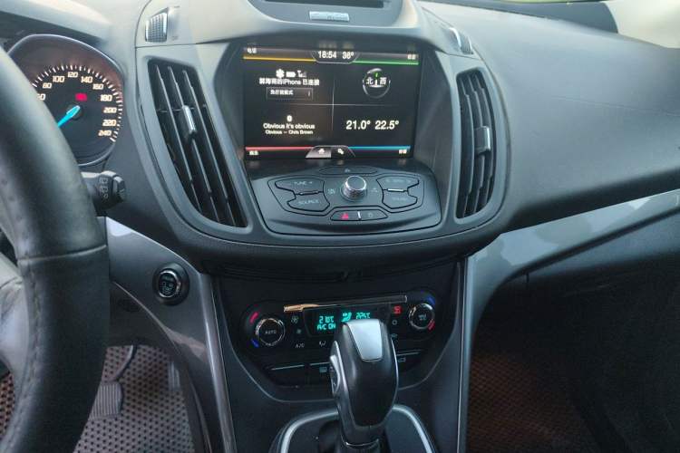 Used Ford Kuga 2015 2.0L GTDi Four-Wheel Drive Elite Model Audio And AC Panel