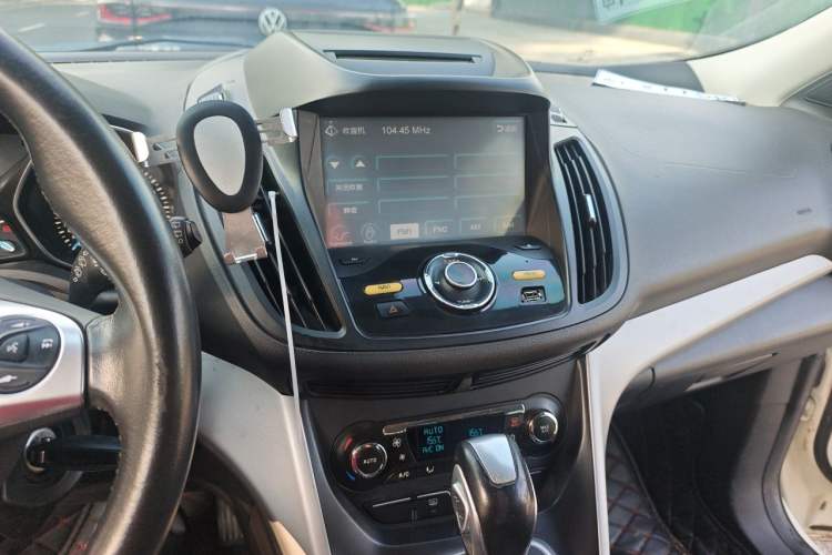 Used Ford Kuga 2015 1.5L GTDi Two-Wheel Drive Fashion Edition Audio And AC Panel