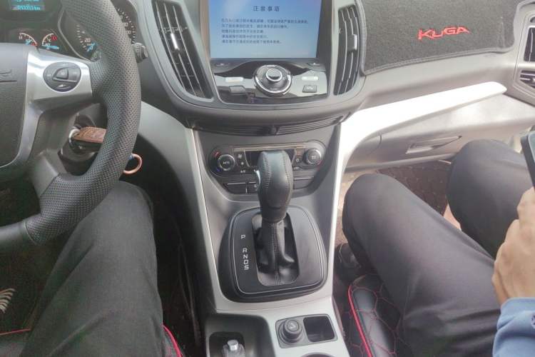 Used Ford Kuga 2015 1.5L GTDi Two-Wheel-Drive Comfort Model Audio And AC Panel