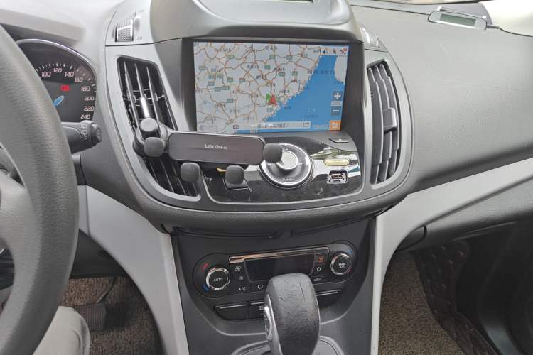 Used Ford Kuga 2015 1.5L GTDi Two-Wheel-Drive Comfort Model Audio And AC Panel