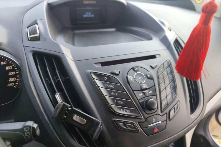 Used Ford Kuga 2015 1.5L GTDi Two-Wheel Drive Fashion Edition Audio And AC Panel