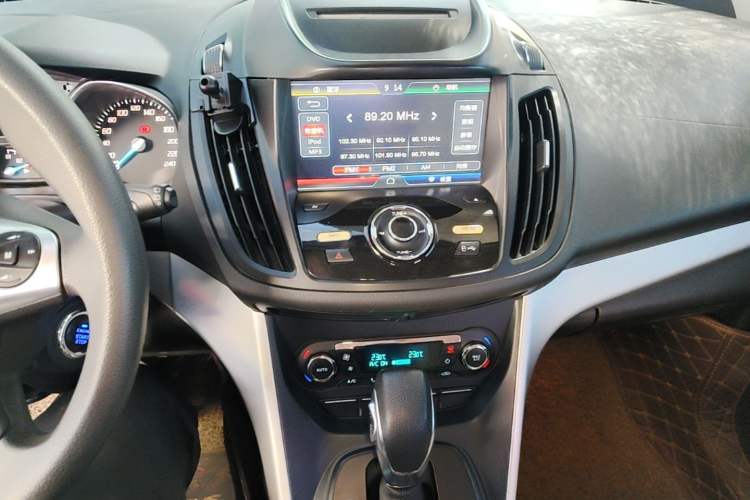 Used Ford Kuga 2015 1.5L GTDi Two-Wheel-Drive Comfort Model Audio And AC Panel