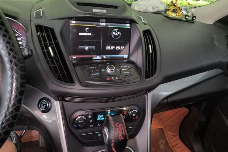 Used Ford Kuga 2015 1.5L GTDi Four-Wheel-Drive Elite Model Audio And AC Panel