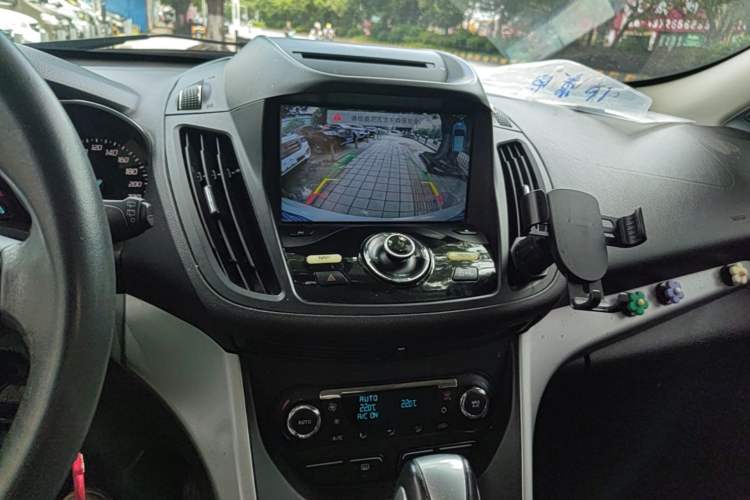 Used Ford Kuga 2015 1.5L GTDi Two-Wheel Drive Fashion Edition Audio And AC Panel