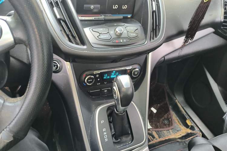Used Ford Kuga 2015 2.0L GTDi Four-Wheel Drive Elite Model Audio And AC Panel