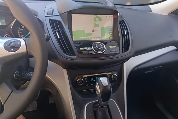 Used Ford Kuga 2015 1.5L GTDi Two-Wheel Drive Fashion Edition Audio And AC Panel