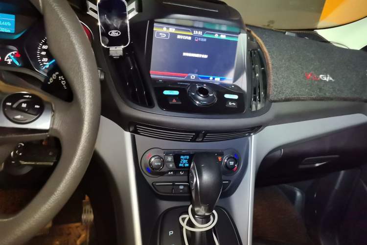 Used Ford Kuga 2015 1.5L GTDi Two-Wheel-Drive Comfort Model Audio And AC Panel