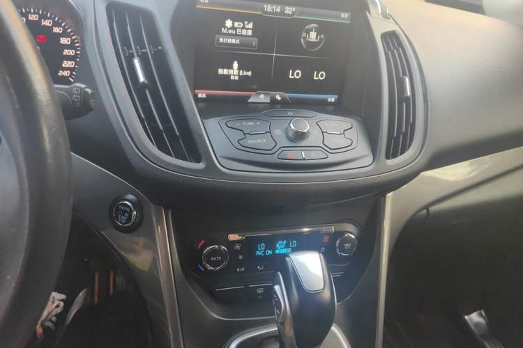 Used Ford Kuga 2015 1.5L GTDi Four-Wheel-Drive Elite Model Audio And AC Panel