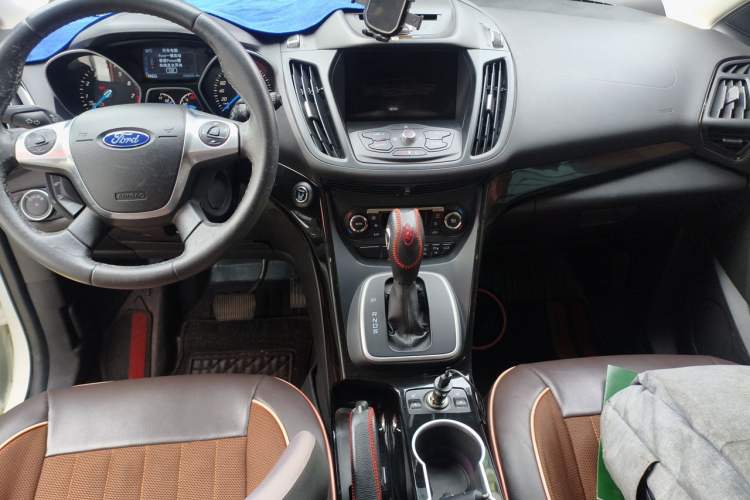 Used Ford Kuga 2015 2.0L GTDi Four-Wheel-Drive Sport Model Audio And AC Panel