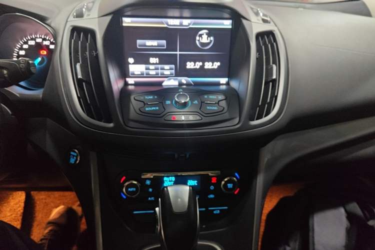 Used Ford Kuga 2015 2.0L GTDi Four-Wheel Drive Elite Model Audio And AC Panel