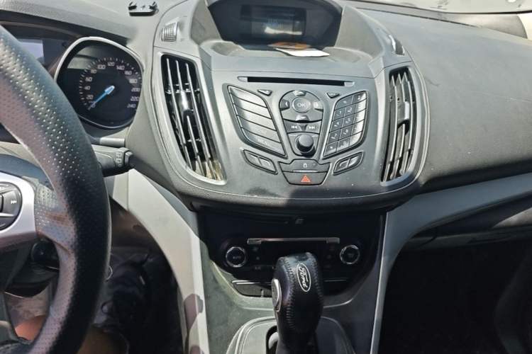 Used Ford Kuga 2015 1.5L GTDi Two-Wheel-Drive Comfort Model Audio And AC Panel