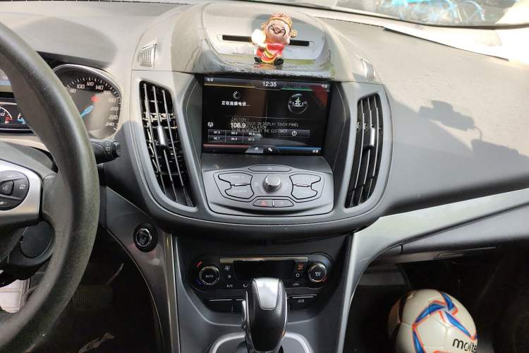 Used Ford Kuga 2015 2.0L GTDi Four-Wheel Drive Elite Model Audio And AC Panel