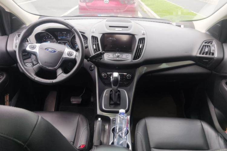 Used Ford Kuga 2015 2.0L GTDi Four-Wheel Drive Elite Model Center Console