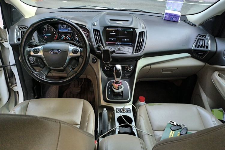 Used Ford Kuga 2015 1.5L GTDi Four-Wheel-Drive Elite Model Center Console