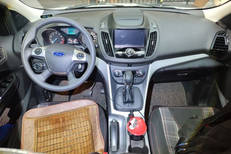 Used Ford Kuga 2015 1.5L GTDi Two-Wheel-Drive Comfort Model Center Console