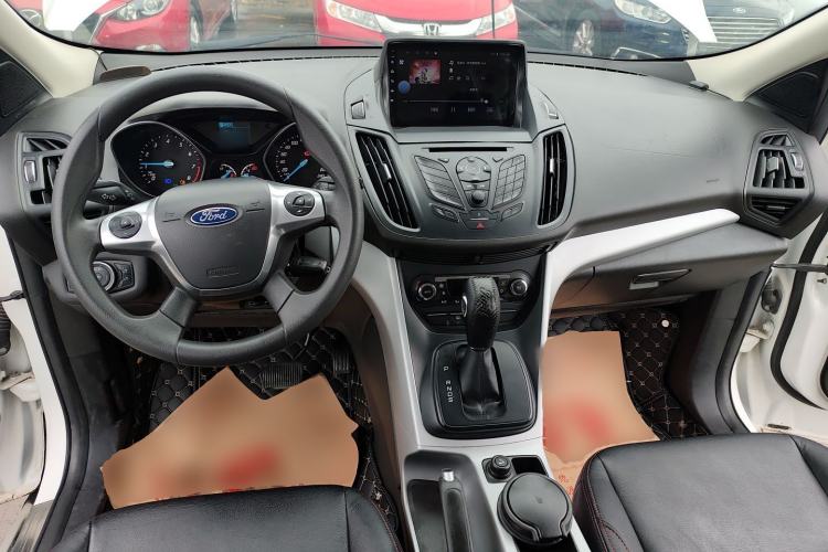 Used Ford Kuga 2015 1.5L GTDi Two-Wheel-Drive Comfort Model Center Console