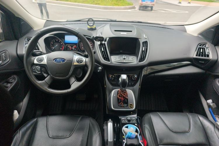 Used Ford Kuga 2015 2.0L GTDi Four-Wheel-Drive Sport Model Center Console