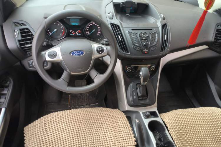 Used Ford Kuga 2015 1.5L GTDi Two-Wheel-Drive Comfort Model Center Console