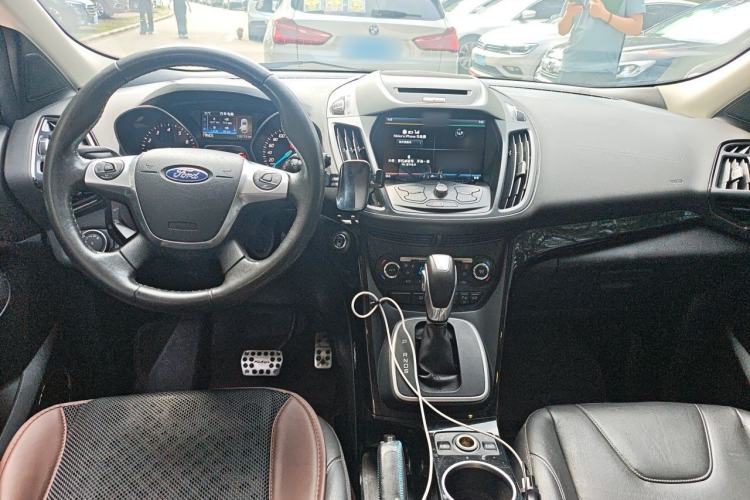 Used Ford Kuga 2015 2.0L GTDi Four-Wheel-Drive Sport Model Center Console