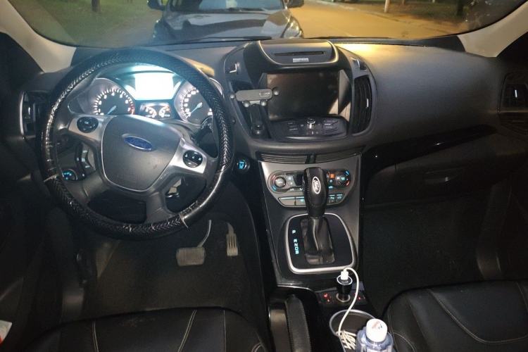 Used Ford Kuga 2015 2.0L GTDi Four-Wheel-Drive Sport Model Center Console