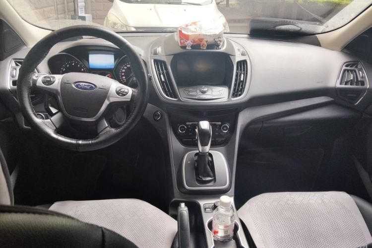 Used Ford Kuga 2015 1.5L GTDi Four-Wheel-Drive Elite Model Center Console
