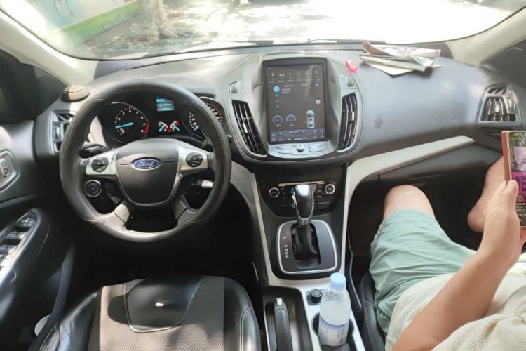 Used Ford Kuga 2015 1.5L GTDi Two-Wheel Drive Fashion Edition Center Console