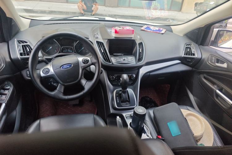 Used Ford Kuga 2015 1.5L GTDi Four-Wheel-Drive Elite Model Center Console