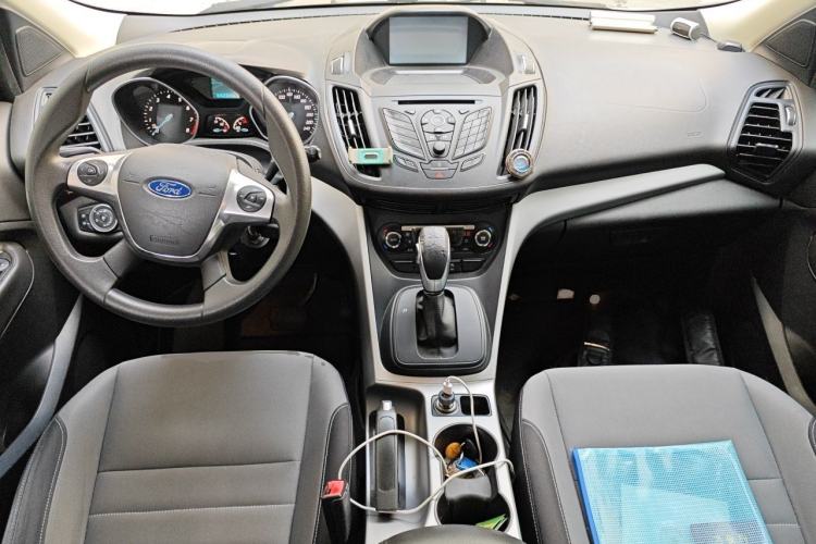 Used Ford Kuga 2015 1.5L GTDi Two-Wheel-Drive Comfort Model Center Console