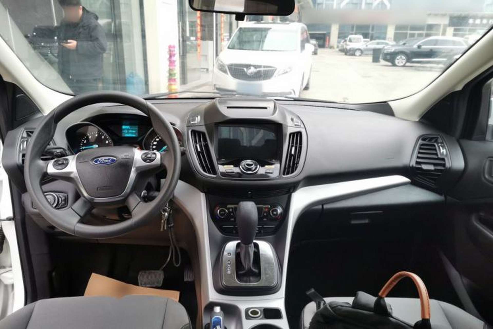 Used Ford Kuga 2015 1.5L GTDi Two-Wheel-Drive Comfort Model Center Console