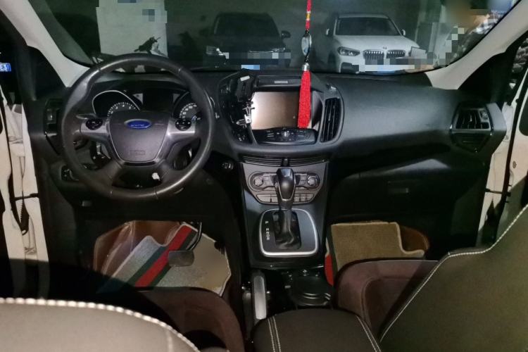 Used Ford Kuga 2015 2.0L GTDi Four-Wheel-Drive Sport Model Center Console