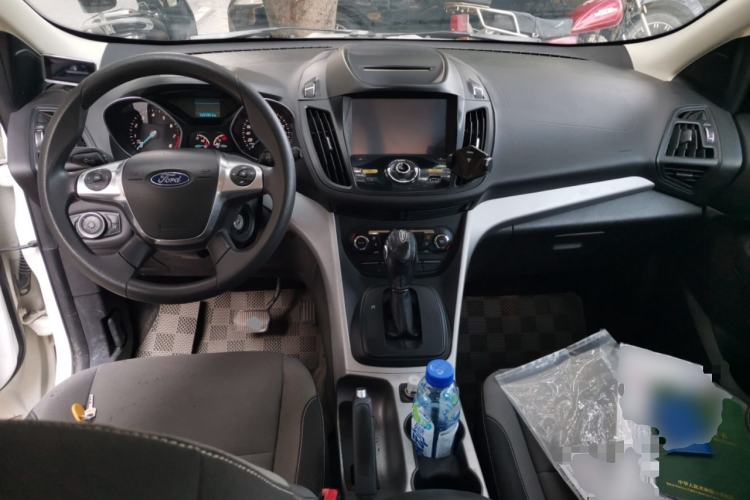 Used Ford Kuga 2015 1.5L GTDi Two-Wheel-Drive Comfort Model Center Console