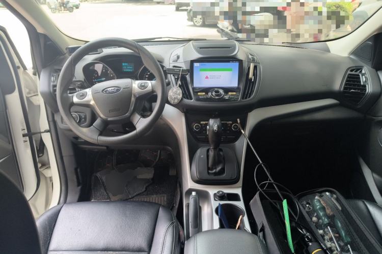Used Ford Kuga 2015 1.5L GTDi Two-Wheel-Drive Comfort Model Center Console