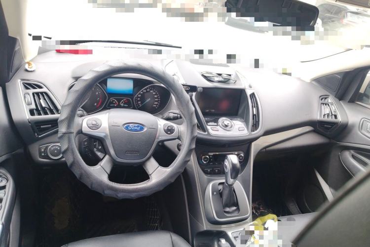 Used Ford Kuga 2015 2.0L GTDi Four-Wheel-Drive Sport Model Center Console