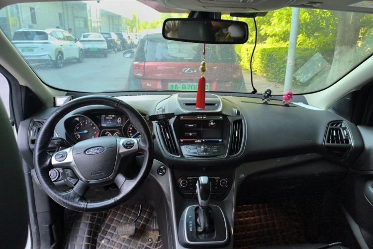 Used Ford Kuga 2015 2.0L GTDi Four-Wheel Drive Elite Model Center Console