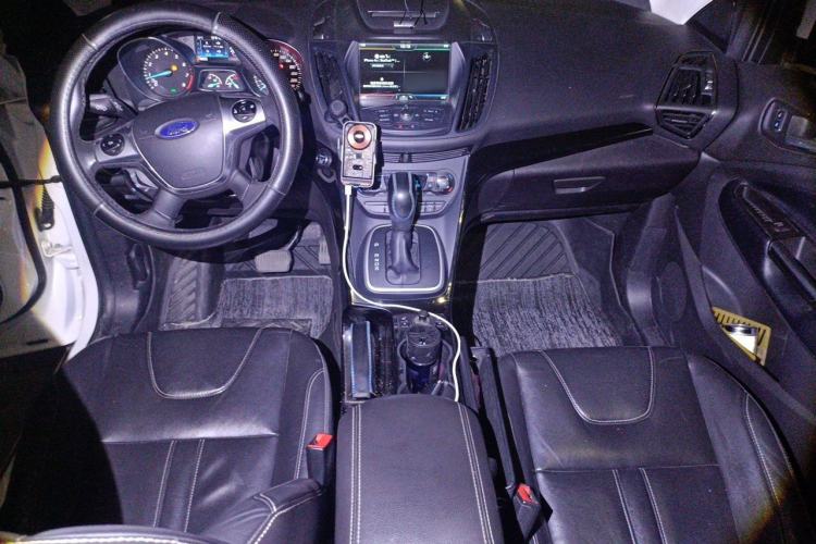 Used Ford Kuga 2015 2.0L GTDi Four-Wheel-Drive Sport Model Center Console