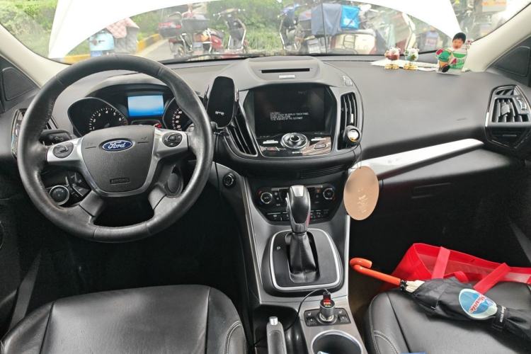 Used Ford Kuga 2015 2.0L GTDi Four-Wheel Drive Prestige Model Center Console