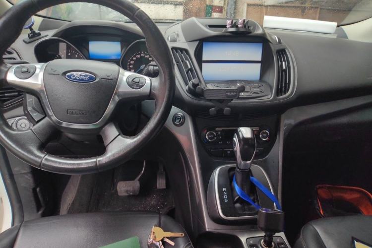 Used Ford Kuga 2015 2.0L GTDi Four-Wheel Drive Elite Model Center Console