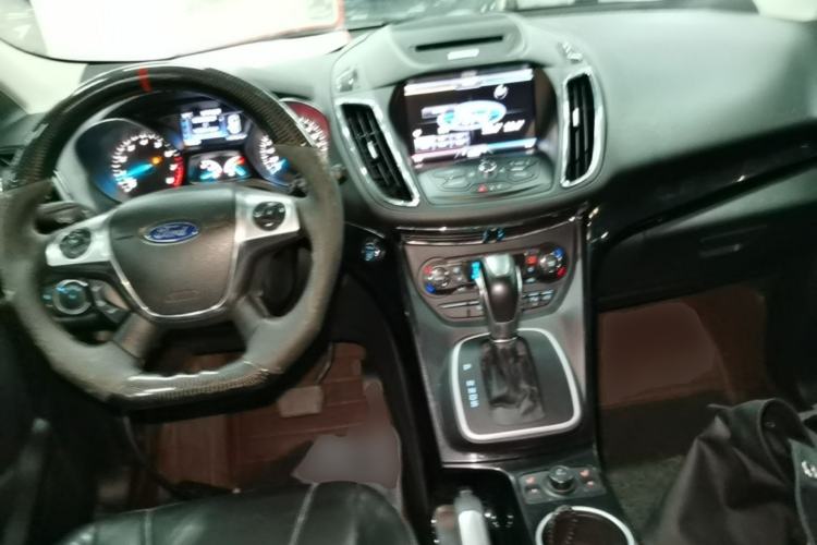 Used Ford Kuga 2015 2.0L GTDi Four-Wheel-Drive Sport Model Center Console