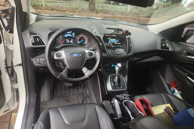 Used Ford Kuga 2015 2.0L GTDi Four-Wheel-Drive Sport Model Center Console