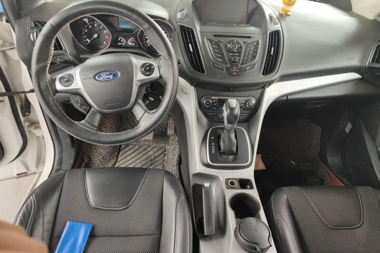 Used Ford Kuga 2015 1.5L GTDi Two-Wheel-Drive Comfort Model Center Console