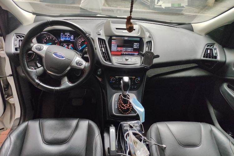 Used Ford Kuga 2015 2.0L GTDi Four-Wheel-Drive Sport Model Center Console