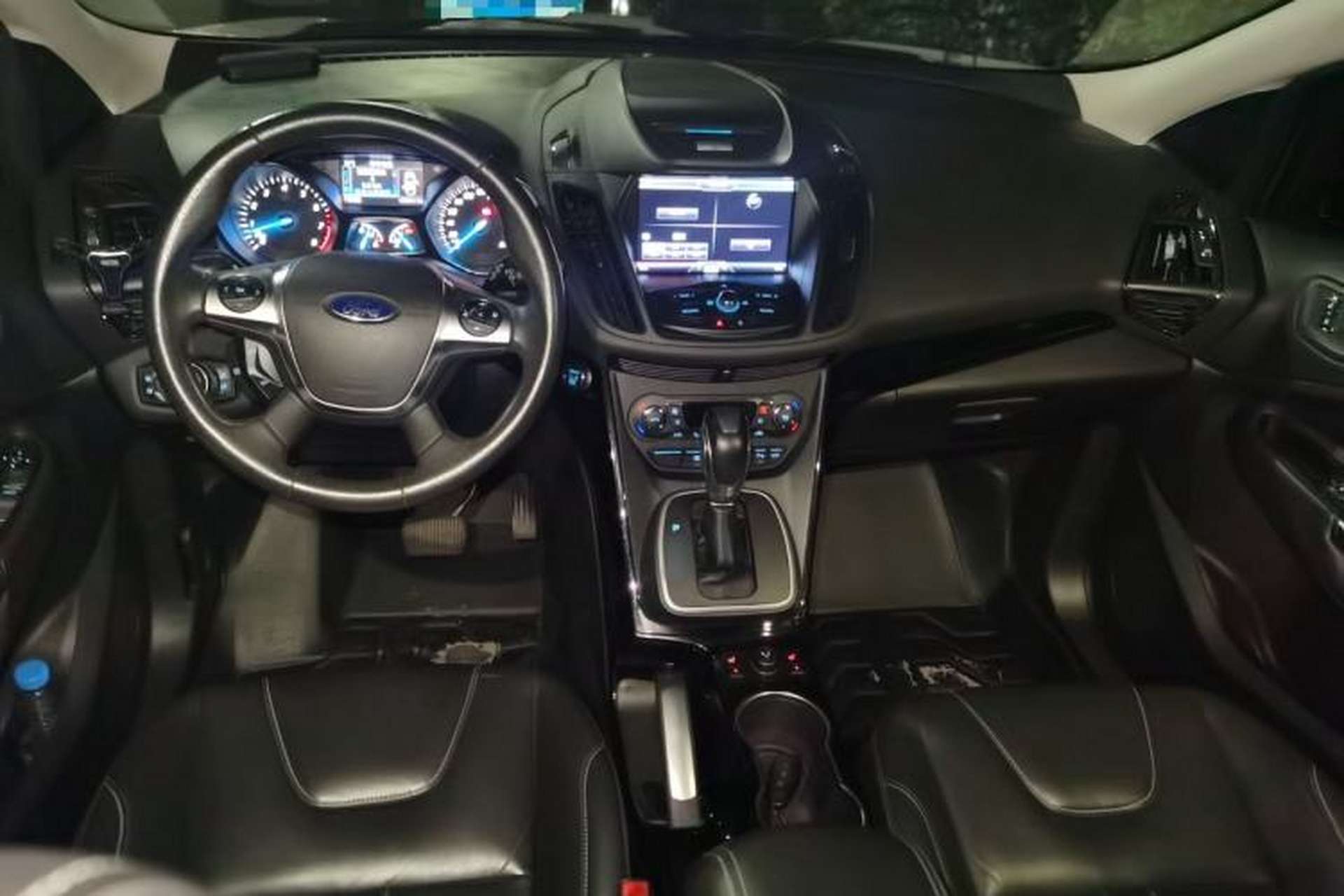 Used Ford Kuga 2015 2.0L GTDi Four-Wheel-Drive Sport Model Center Console