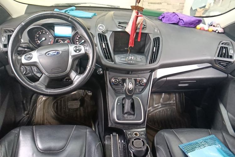 Used Ford Kuga 2015 2.0L GTDi Four-Wheel-Drive Sport Model Center Console