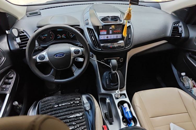 Used Ford Kuga 2015 1.5L GTDi Two-Wheel-Drive Comfort Model Center Console